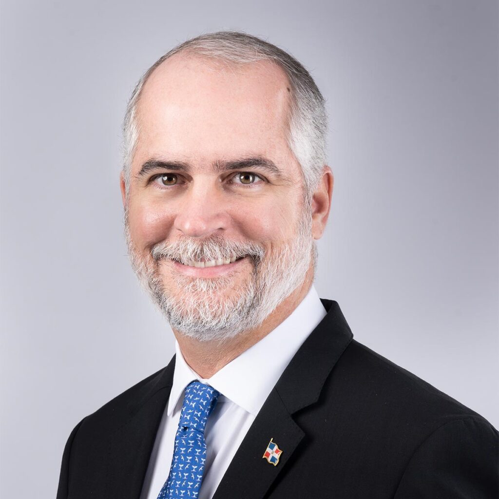 Alejandro Fernández Whipple